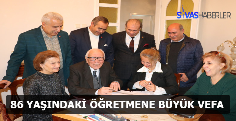 86 Yaşındaki öğretmeni öğrencileri unutmadı