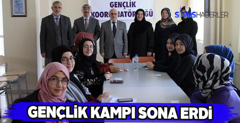 Sivaslı kız öğrencilerin kamp programı sona erdi
