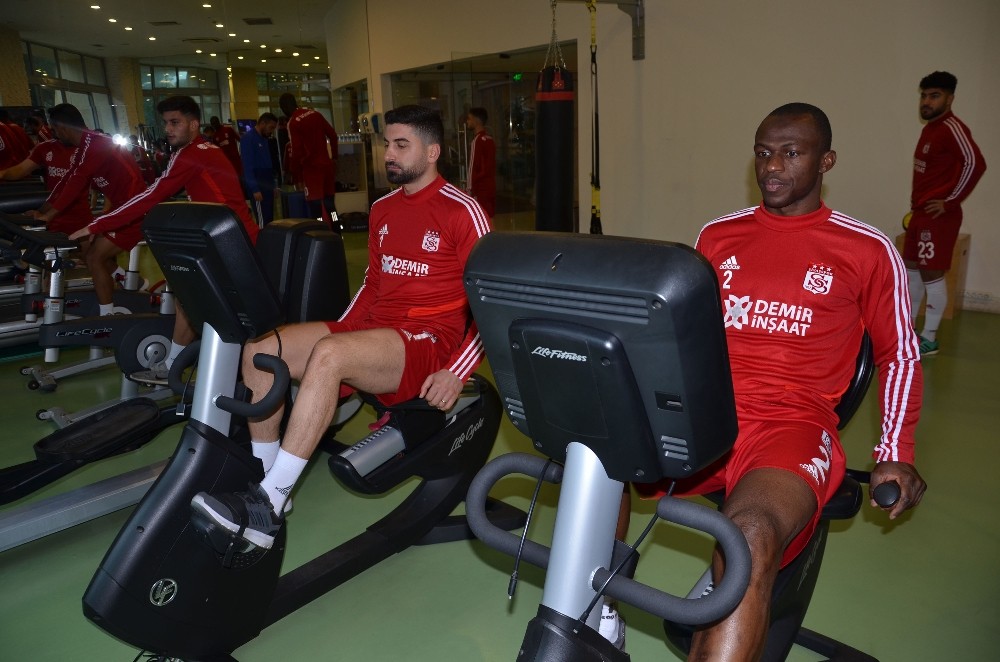 Sivassporlu oyuncular bugün fitness salonunda çalıştı