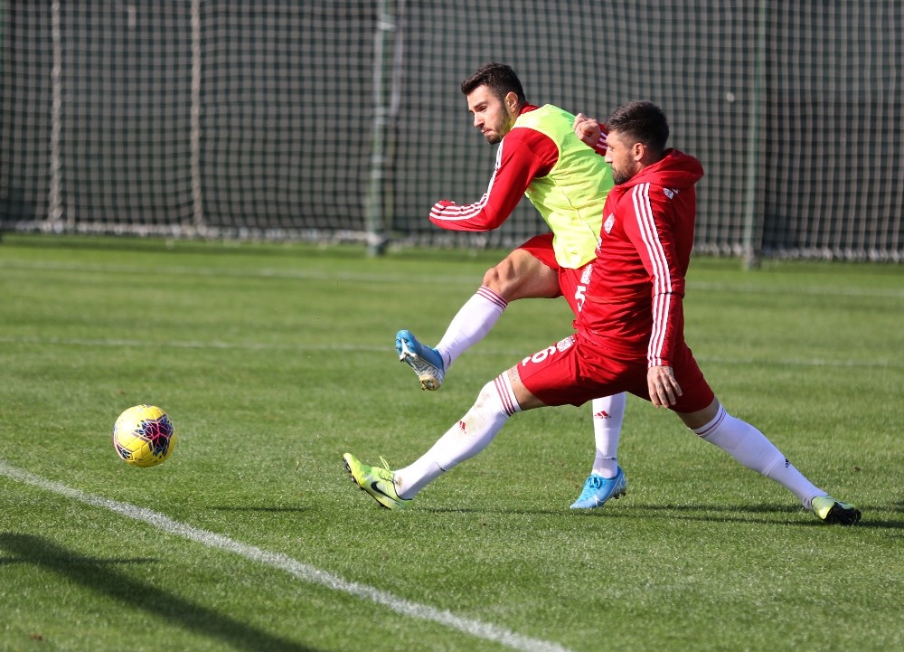 Sivasspor sabah antrenmanını çift kale maçla tamamladı