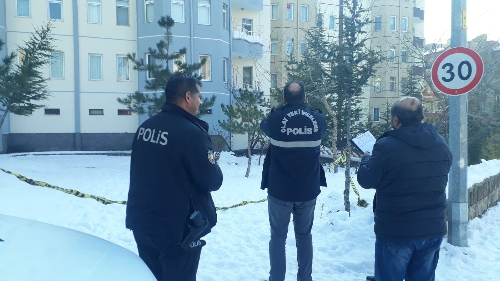 İntihardan vazgeçmesi kurtulmasına yetmedi