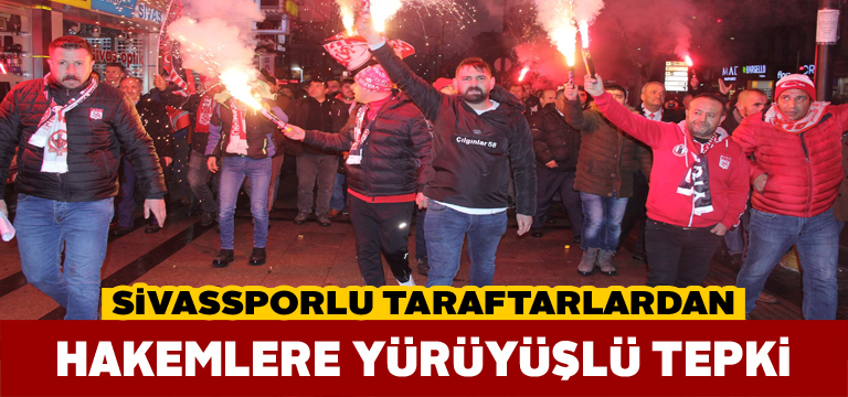 Sivassporlu taraftarlar hakem hatalarını protesto etti