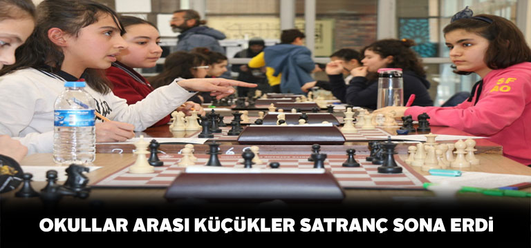 Sivaslı gençler satrançta kıyasıya mücadele etti