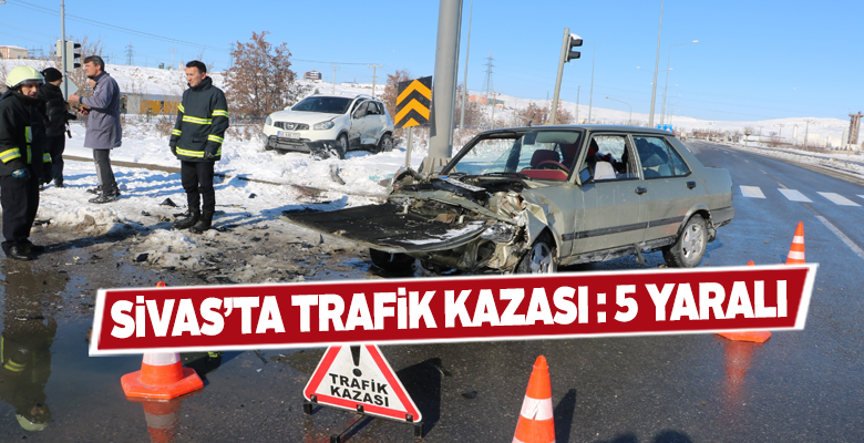 Sivas’ta iki aracın karıştığı kazada 5 kişi yaralandı