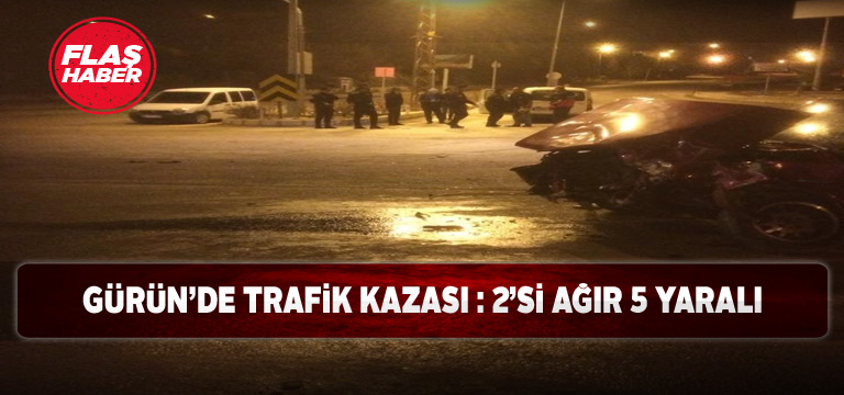 Gürün’de kaldırıma çıkan otomobildeki 5 kişi yaralandı