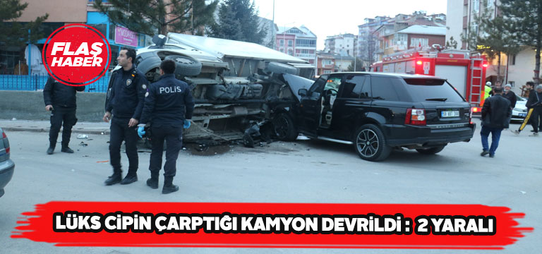 Kamyon ve lüks cipin karıştığı kazada 2 kişi yaralandı