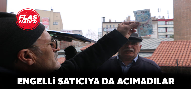 Engelli seyyar satıcıyı sahte parayla kandırdılar