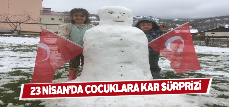 Koyulhisar’da 23 Nisan sabahı kar sürprizi