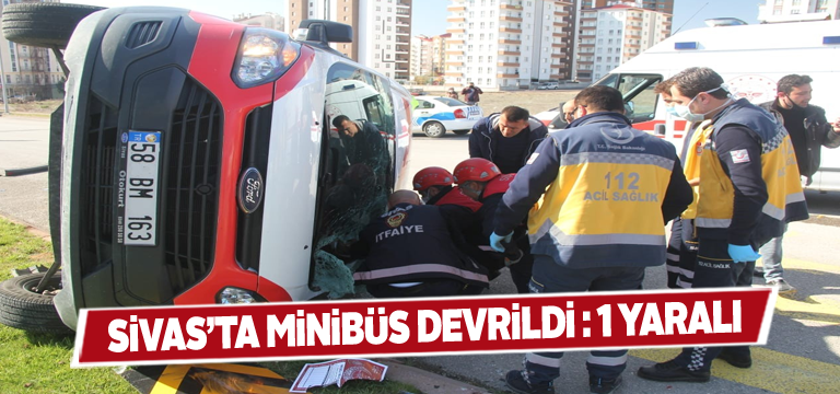 Sivas’ta devrilen minibüsün şoförü yaralandı
