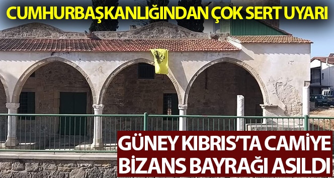 Güney Kıbrıs’ta camiye asılı Bizans bayrağı