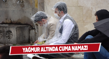 Sivaslılar yağış eşliğinde Cuma namazı kıldı