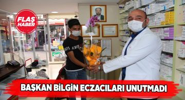 Eczacılar gününde emekçilere çiçek hediyesi