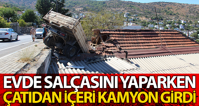 Ev yapımı macun yaparken evinin çatısından bir kamyon girdi.
