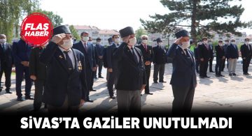 Gaziler Günü’nde Atatürk anıtına çelenk sunuldu