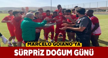 Sivasspor antrenmanında doğum günü kutlaması