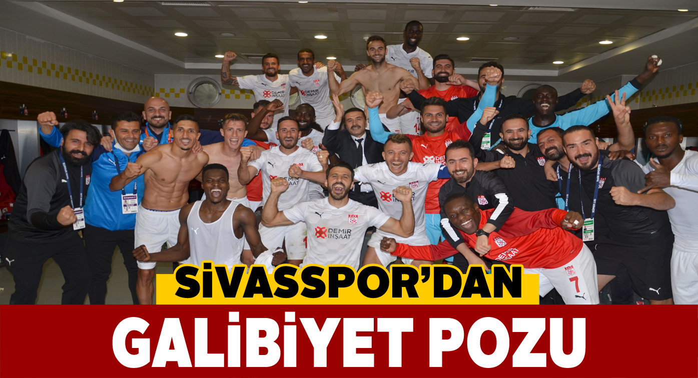 Sivassporlu oyuncular soyunma odasında galibiyeti kutladı