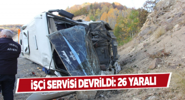 Suşehri’nde işçileri taşıyan servis devrildi