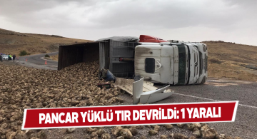 Kangal ilçesinde dev tır yola devrildi