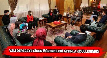 Hikaye yarışmasında derece alanlara altın hediye edildi