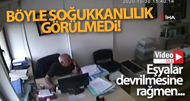 Deprem anında İzmir’de yaşlı adamın soğukkanlılığı kamera önünde