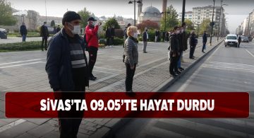 Cumhuriyet meydanında Atatürk saygıyla anıldı