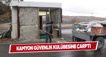 Yolun ortasındaki güvenlik kulübesini göremedi!
