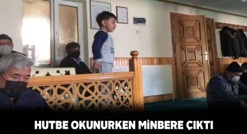 Küçük çocuk imamla birlikte hutbe okumak istedi