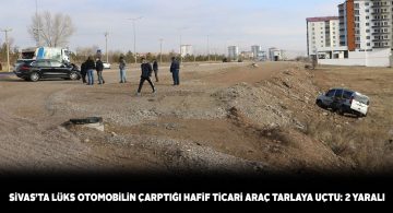 Lüks otomobil ile ticari araç çarpıştı