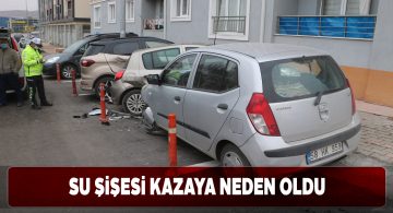 Su şişesini düzeltirken park halindeki araçlara çarptı