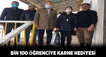 Altınyayla Belediyesi öğrencilere karne hediyesi dağıtıyor