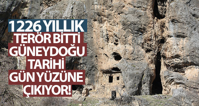1226 yıllık kayaya yapışık dubleks evler görenleri hayretler içinde bırakıyor