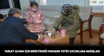 Küçük kız biriktirdiği parayla diğer çocuklara yardım etti