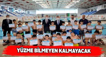 Sivas’ta yüzme öğrenen çocuklara sertifikaları verildi