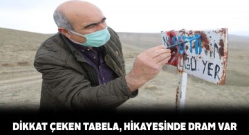 Gümüşpınar köyü yakınlarında dikkat çeken tabela