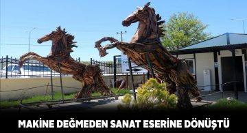 Kültür Parkı’ndaki dev at heykelleri dikkat çekiyor