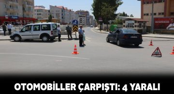 Gazi Lisesi kavşağında iki araç çarpıştı