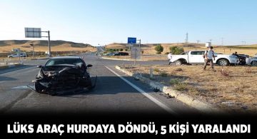 Kamyonet ile lüks otomobilin çarpışması sonucu 5 yaralı