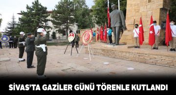 Gaziler Günü’nde Atatürk anıtına çelenk sunuldu
