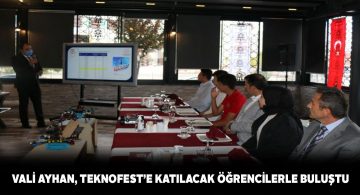 Sivas Valisi TEKNOFEST’te yarışacak öğrencilerle bir araya geldi