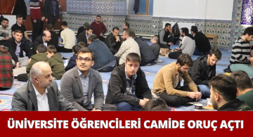 Üniversite Öğrencilerine Camide İftar Verildi