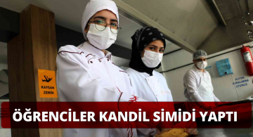 Öğrenciler kandil simidi yaparak, vatandaşlara ikram ettiler