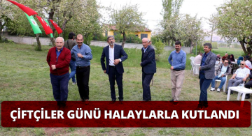 Sivaslı Çiftçiler Halaylarla Çiftçiler Gününü Kutladılar!