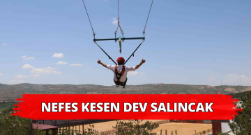 Dev Salıncak Binenlere Heyecanlı Anlar Yaşatıyor