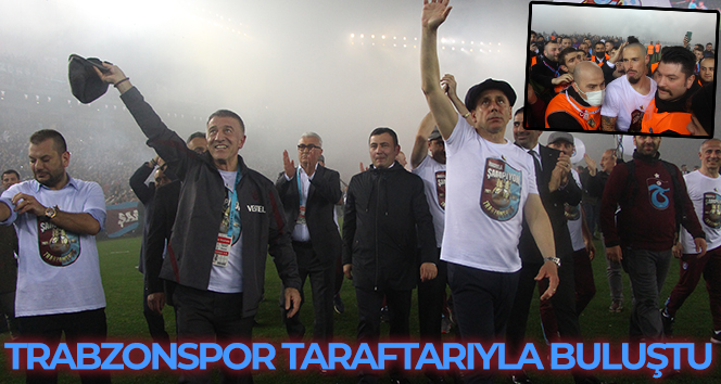 Trabzonspor başkanı, teknik direktörü ve futbolcular taraftarları ile sahada şampiyonluğu böyle kutladı