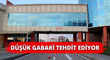 İki Binayı Birbirine Bağlayan Tüp Geçit Tehlike Saçıyor