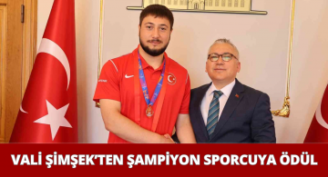 Sivas Valisi Şampiyon Güreşçiye Ödül Verdi!