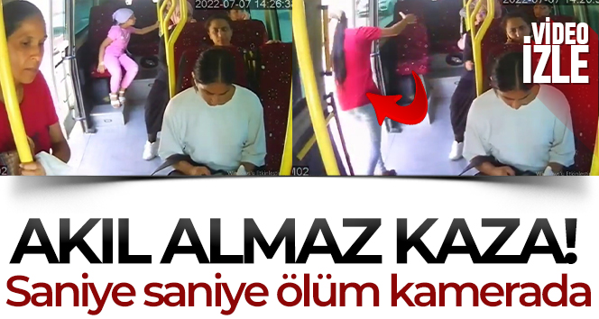 Minibüsten düşen kadın hayatını kaybetti: O anlar kamerada