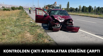 Aydınlatma Direğine Çarpan Araçta 2 Kişi Yaralandı