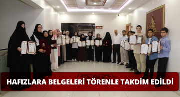Yeni Hafızlara Belgeleri Takdim Edildi