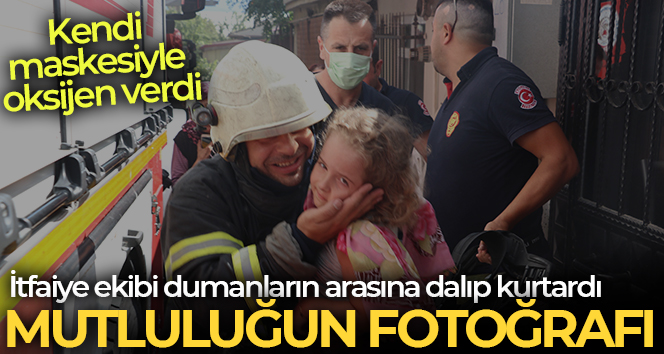 İtfaiye ekibi dumanların arasına dalıp kurtardı, mutluluğun fotoğrafı